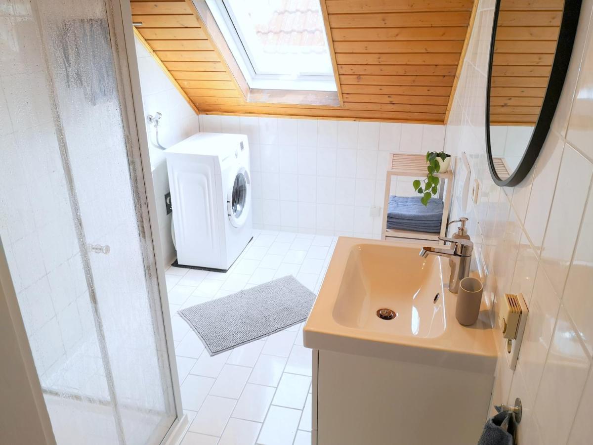Helle Ferienwohnung mit Balkon, Küche, Parkplatz&Waschmaschine Offenburg Exterior foto